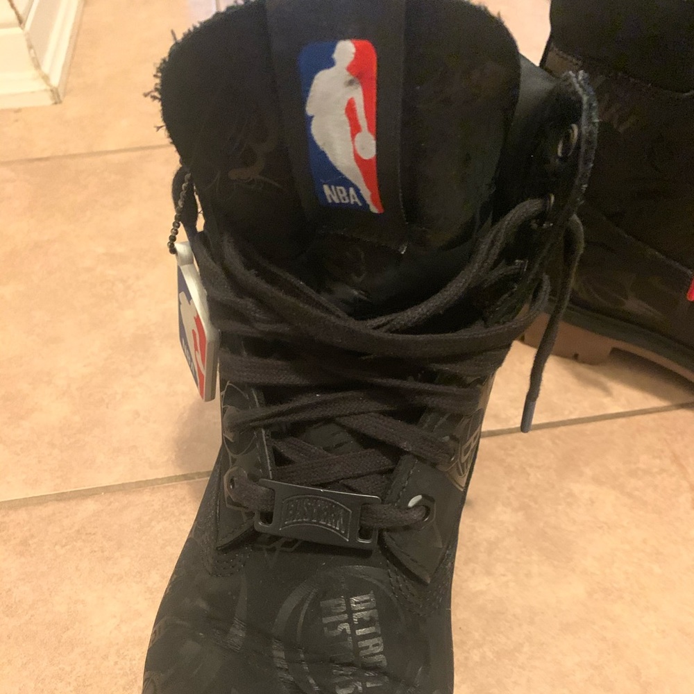 NBA TIMBERLANDS - Picture 2 of 4